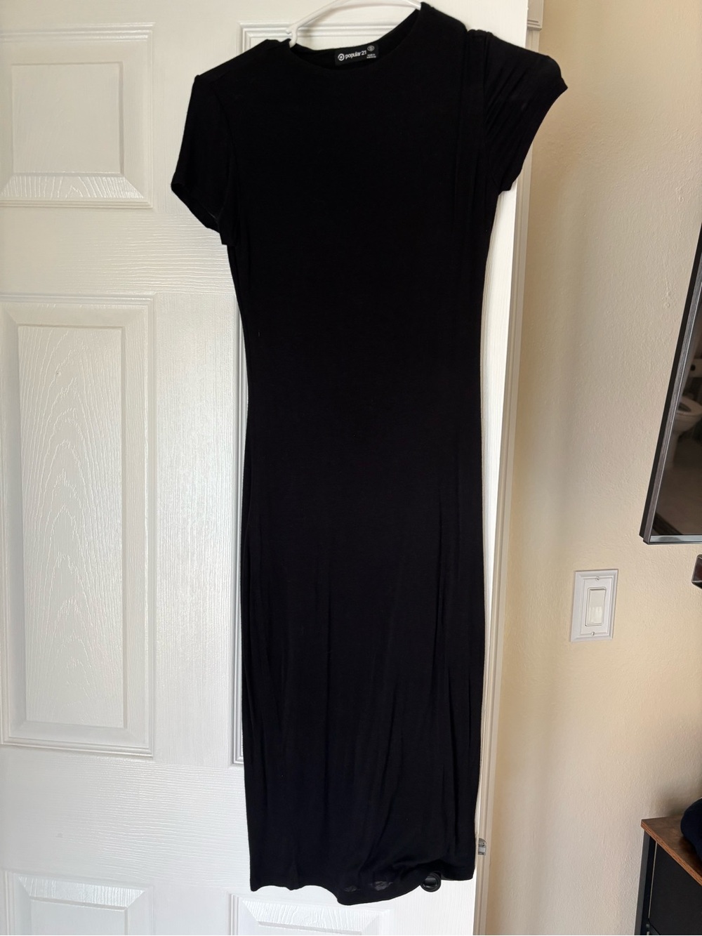 Popular21 Classic Black Short-Sleeve Maxi Dress